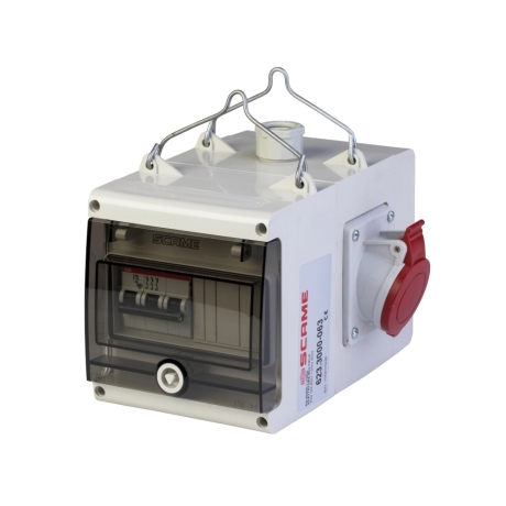 Adaptador c/3 tomacorrientes 2x16A+T 250V IP44 6h + Protecciones